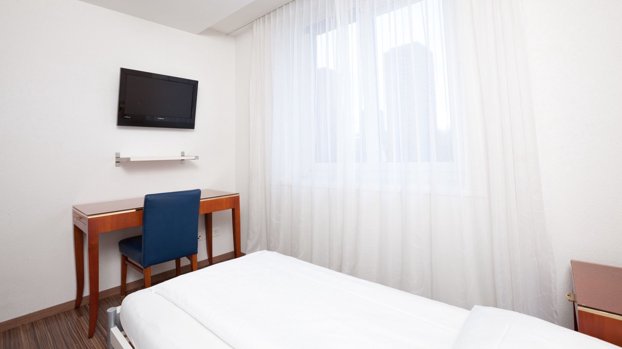 Photo of Bedroom in Hard