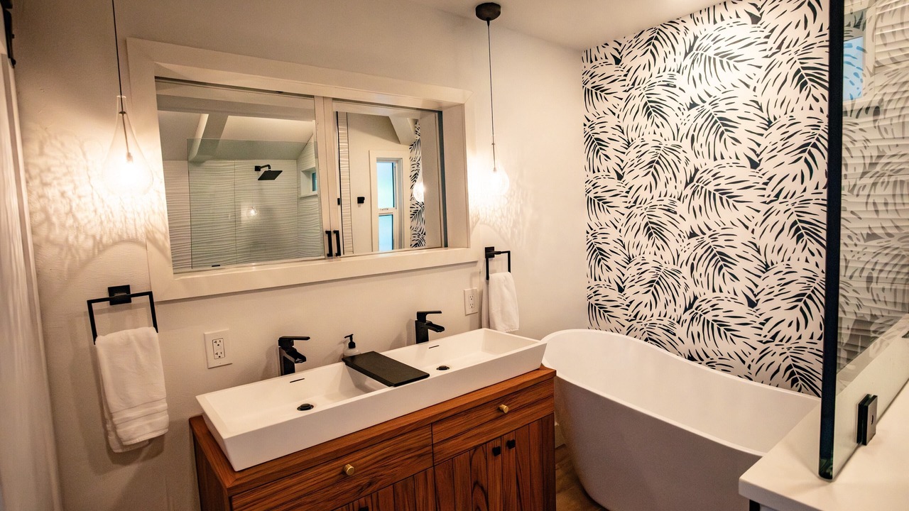 Photo of Bathroom in Kahaluu Bay