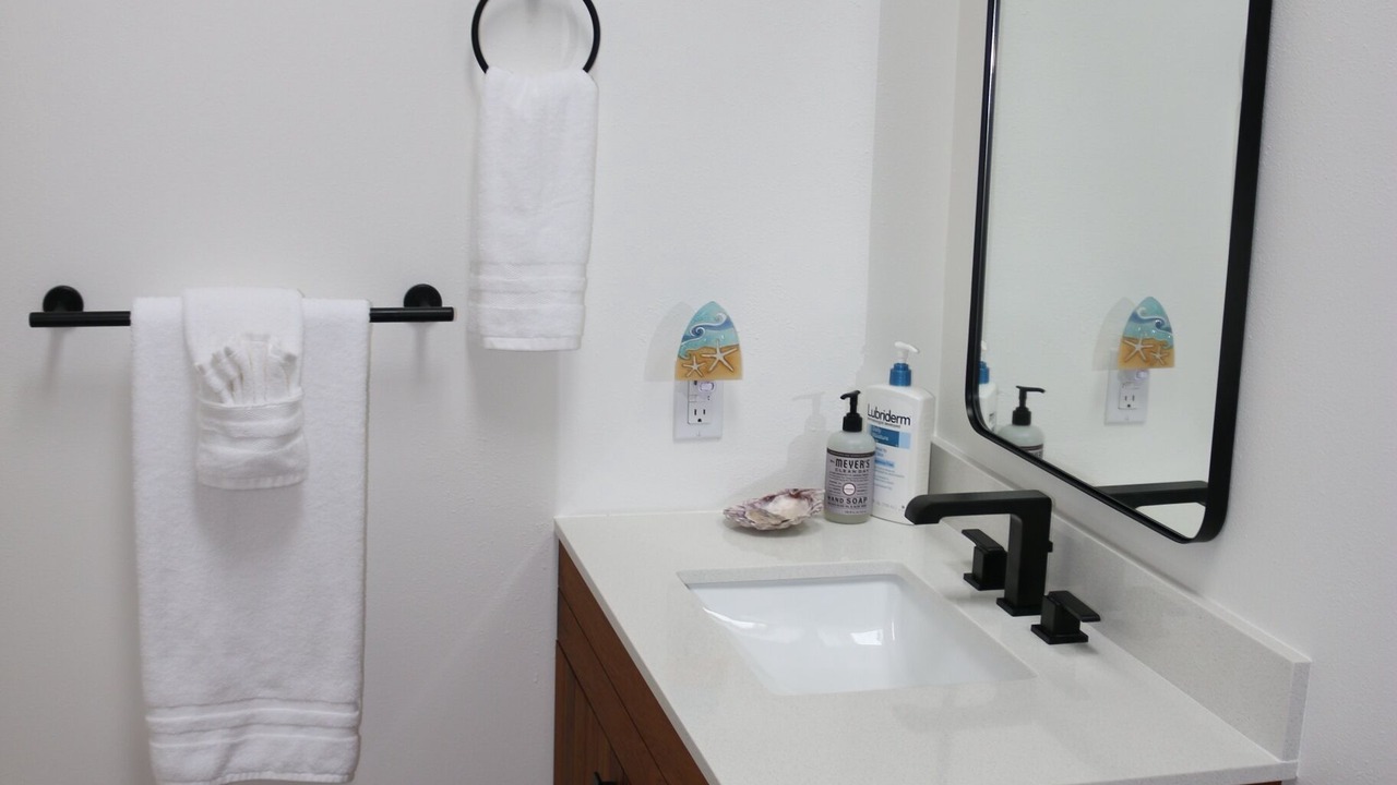 Photo of Bathroom in Kahaluu Bay