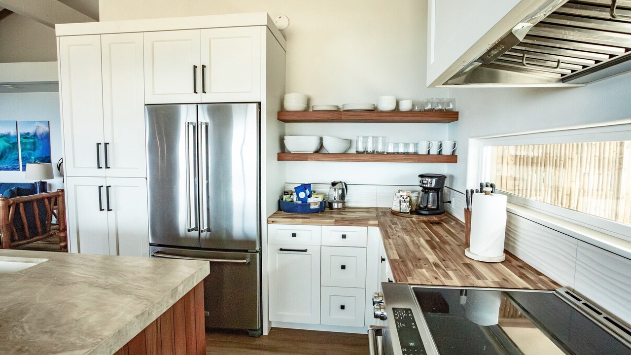 Photo of Kitchen in Kahaluu Bay