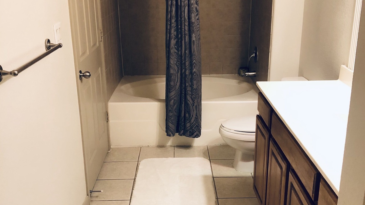 Photo of Bathroom in Woodlake - Briar Meadow