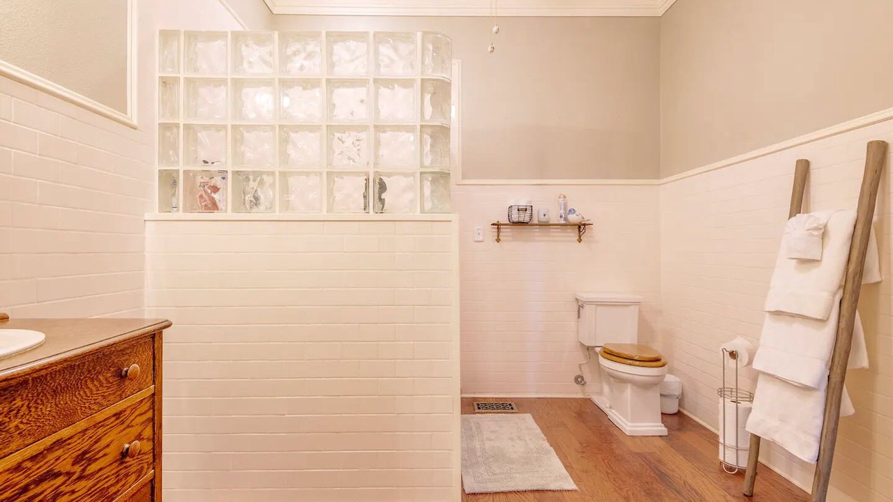 Photo of Bathroom in Crockett