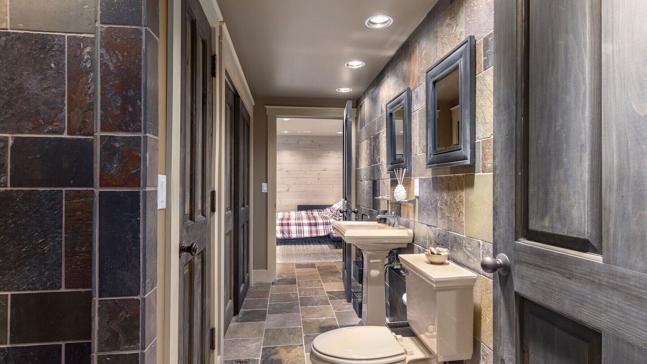 Photo of Bathroom in Lynn