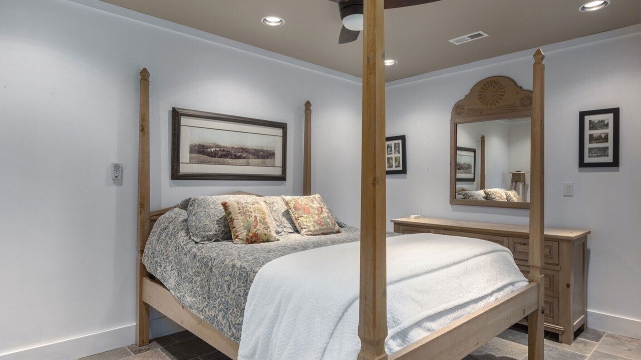 Photo of Bedroom in Lynn