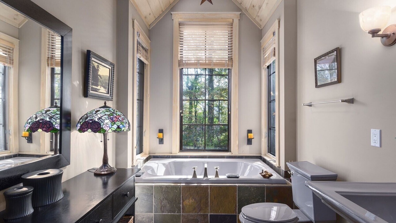 Photo of Bathroom in Lynn