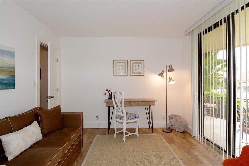 Photo of Livingroom in Ocean Ridge