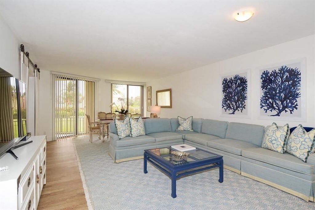 Photo of Livingroom in Ocean Ridge