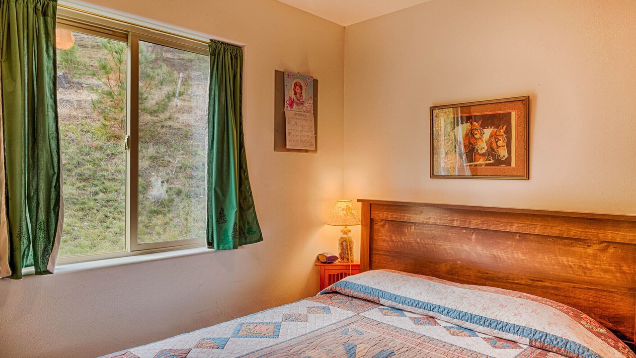 Photo of Bedroom in Oroville