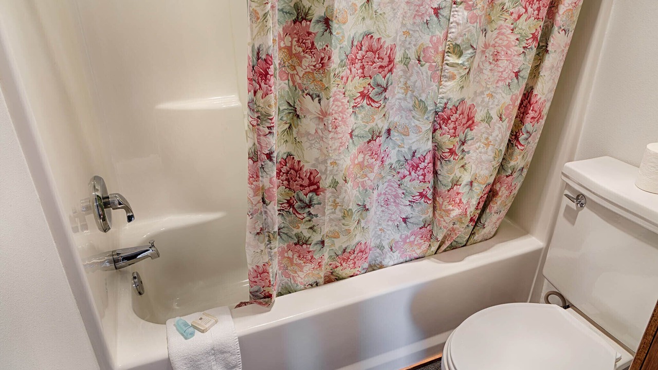 Photo of Bathroom in Oroville