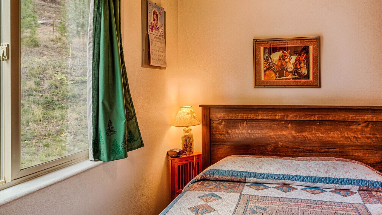 Photo of Bedroom in Oroville