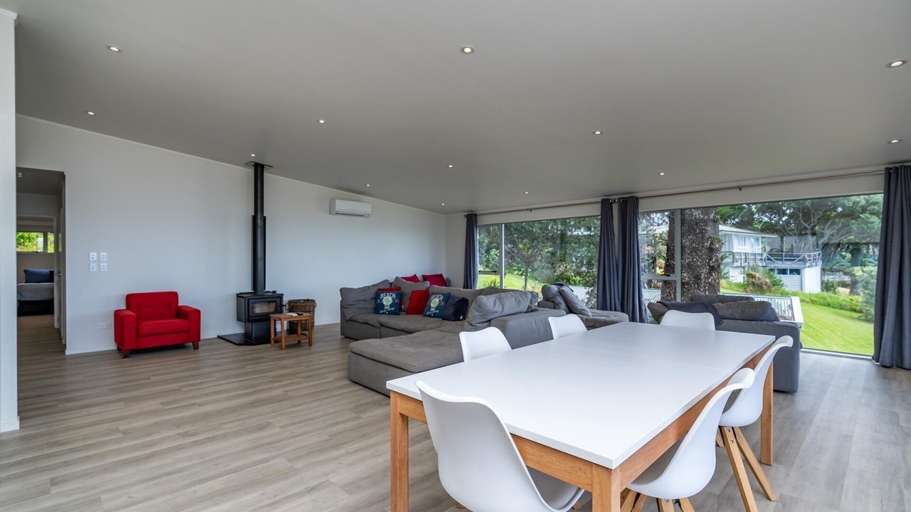 Photo of Livingroom in Langs Beach