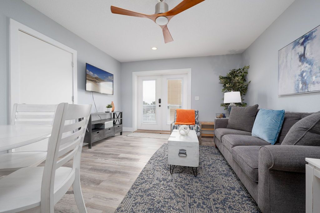 Photo of Livingroom in Jacksonville Beach