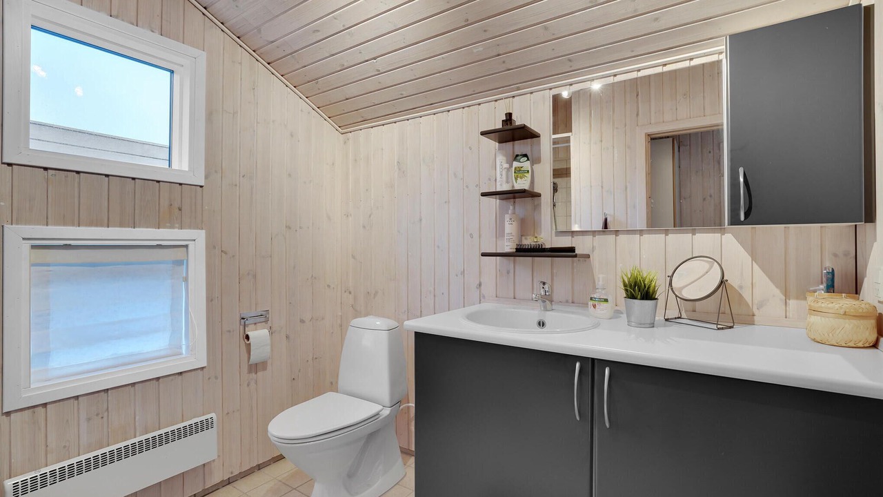 Photo of Bathroom in Follenslev