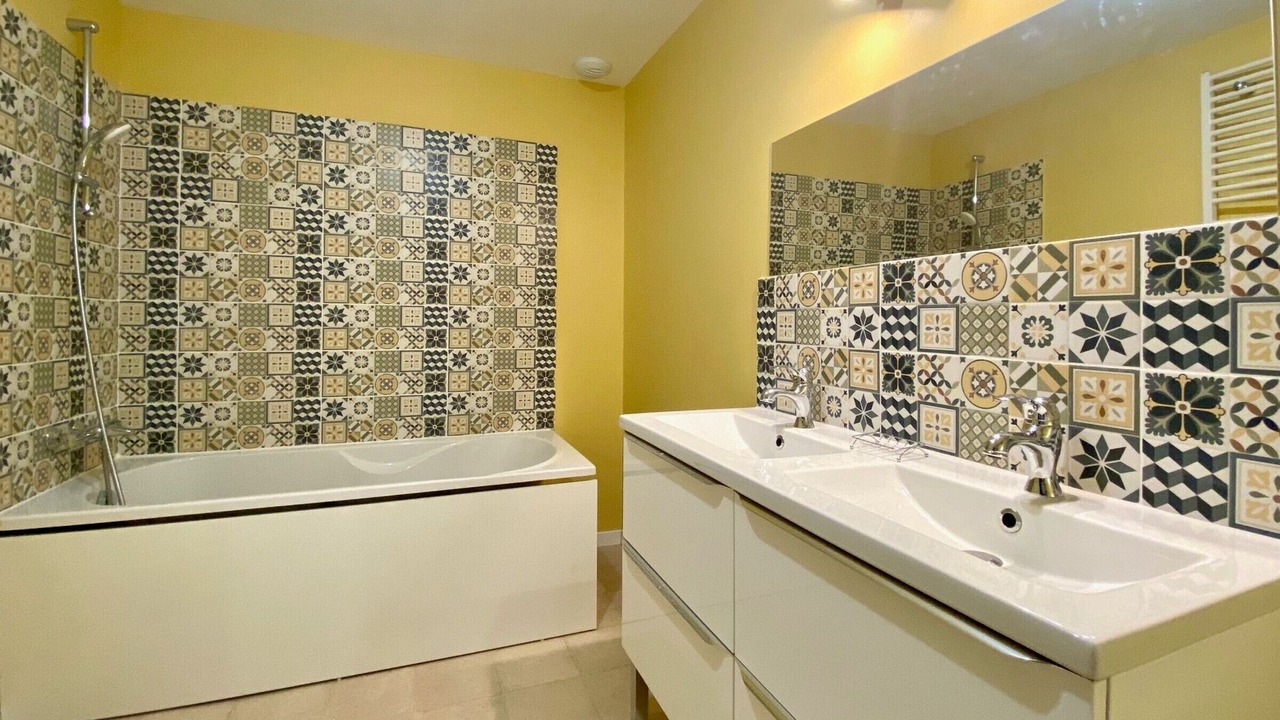 Photo of Bathroom in Javaugues