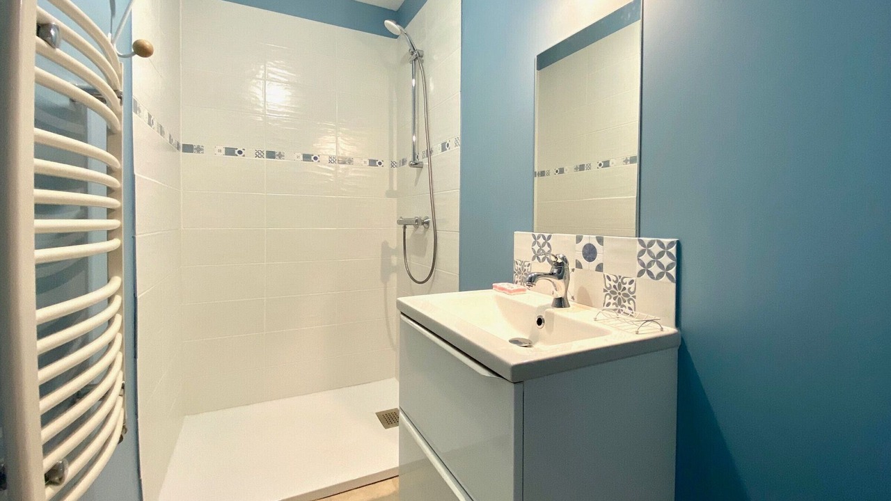 Photo of Bathroom in Javaugues