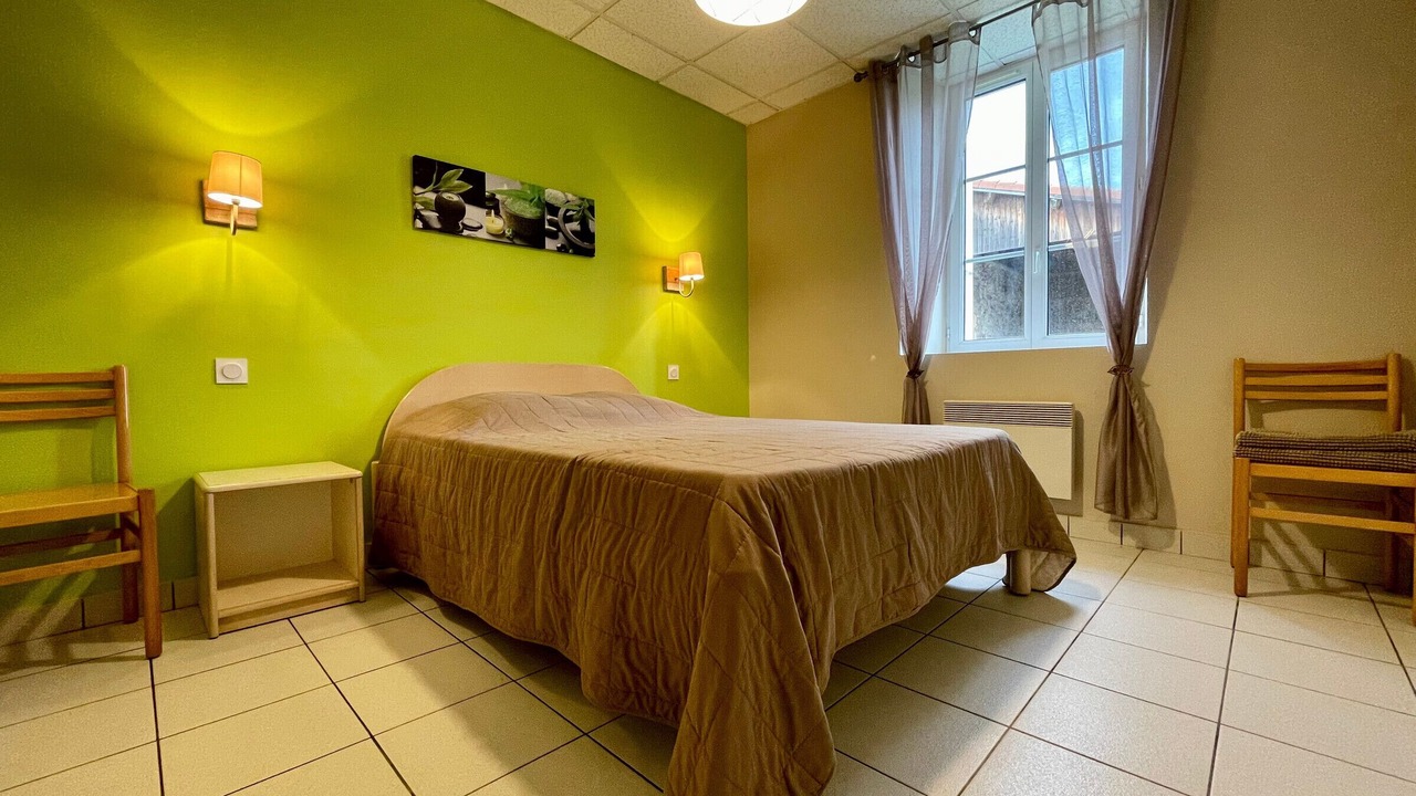 Photo of Bedroom in Saint-Julien-Molhesabate