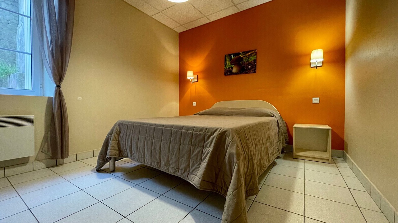 Photo of Bedroom in Saint-Julien-Molhesabate