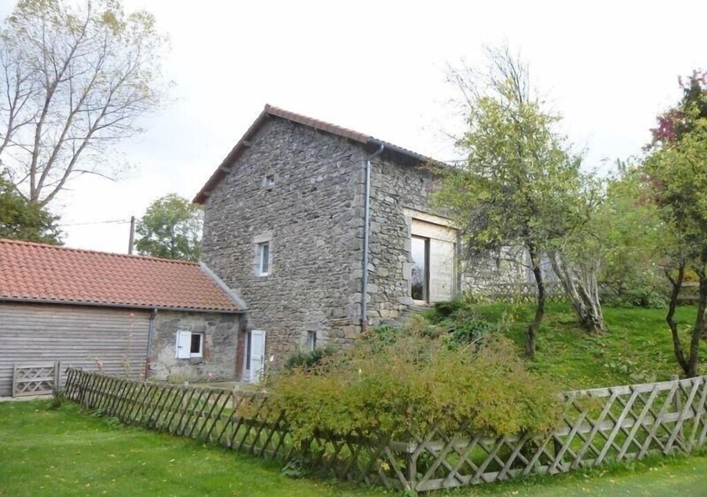 Photo of Buildings in Jullianges