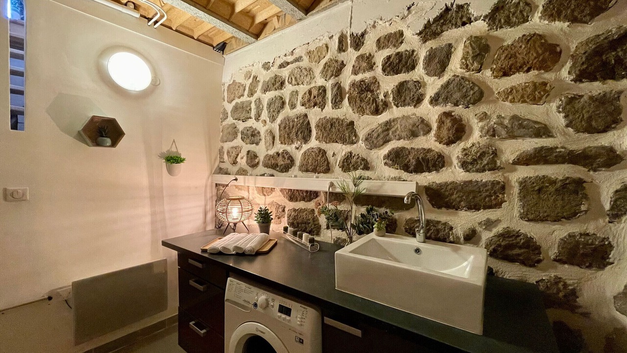 Photo of Bathroom in Polignac