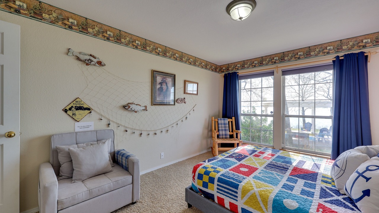Photo of Bedroom in Grove