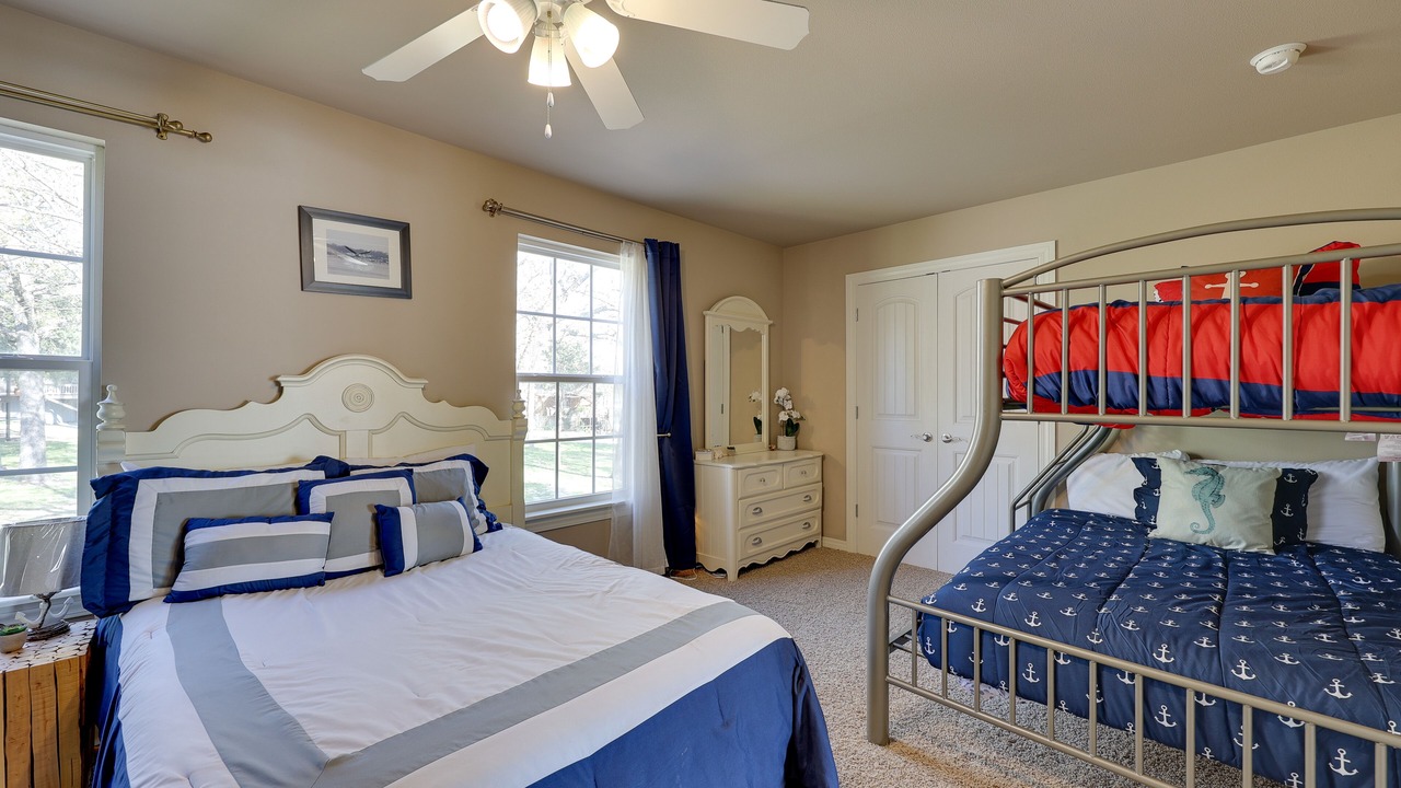 Photo of Bedroom in Grove