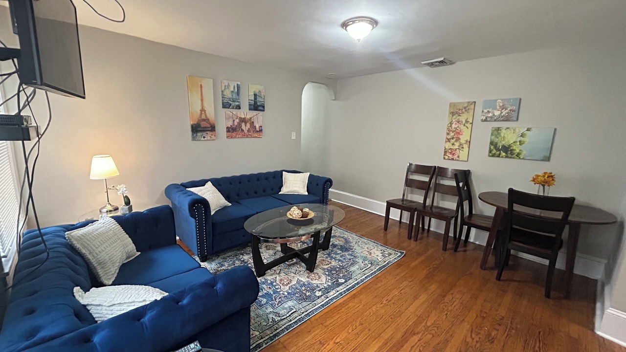 Photo of Livingroom in Rittenhouse Row