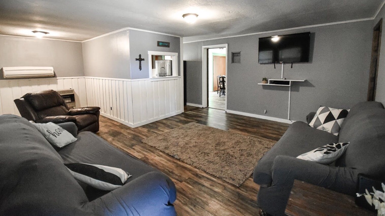 Photo of Livingroom in Board Camp