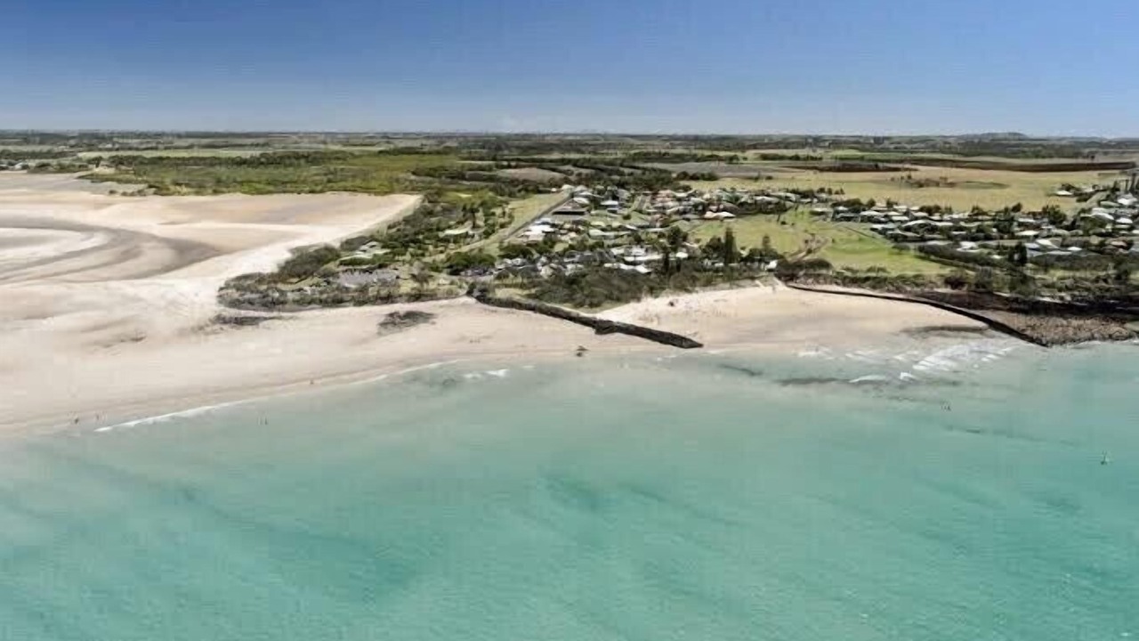 Photo of Others in Elliott Heads