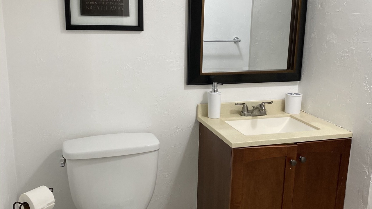 Photo of Bathroom in Metropolitan Hill - Beech Street