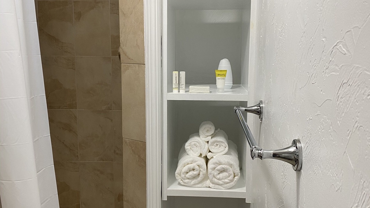 Photo of Bathroom in Metropolitan Hill - Beech Street