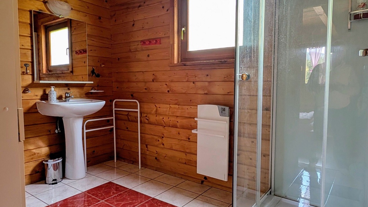 Photo of Bathroom in Taintrux