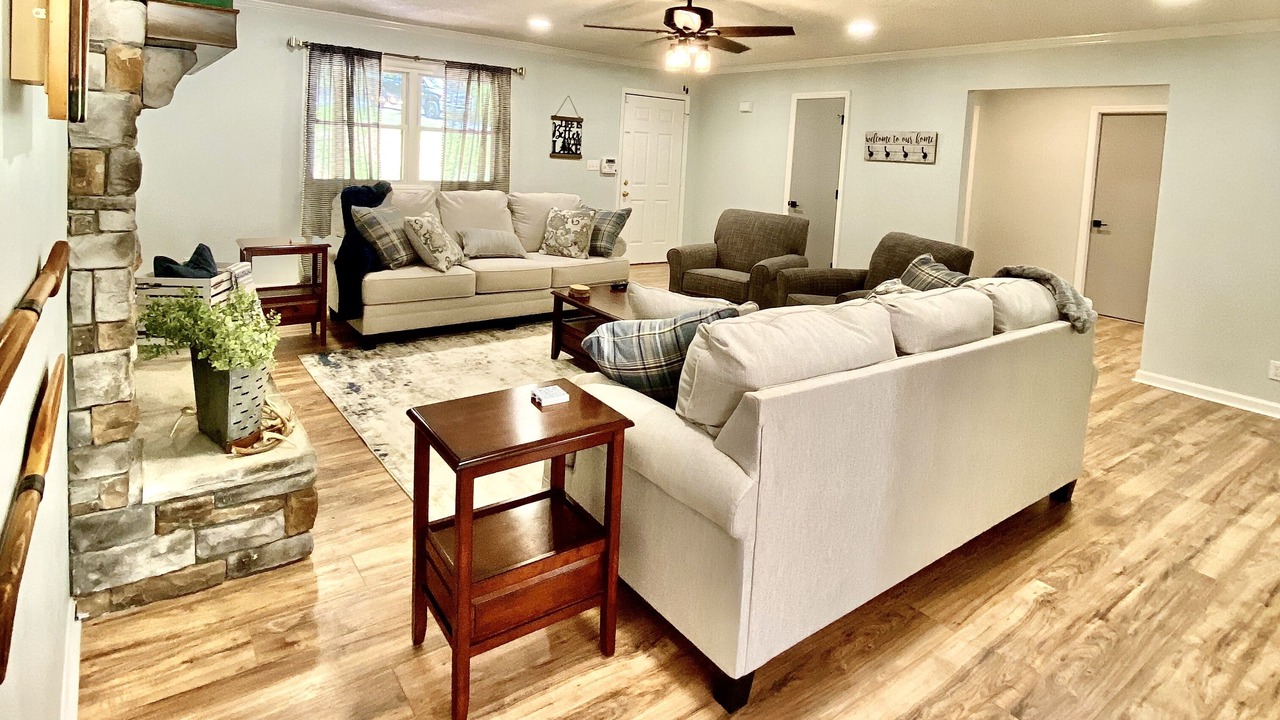 Photo of Livingroom in Rock Harbor