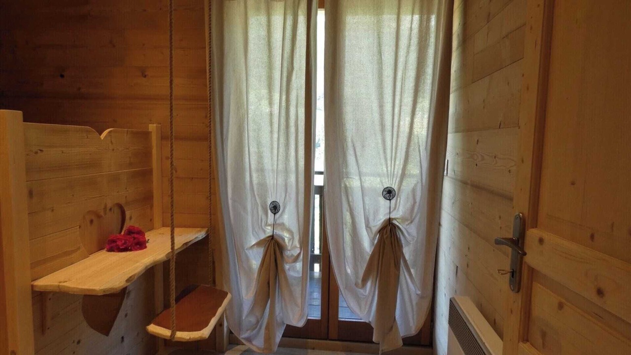 Photo of Others in Thones