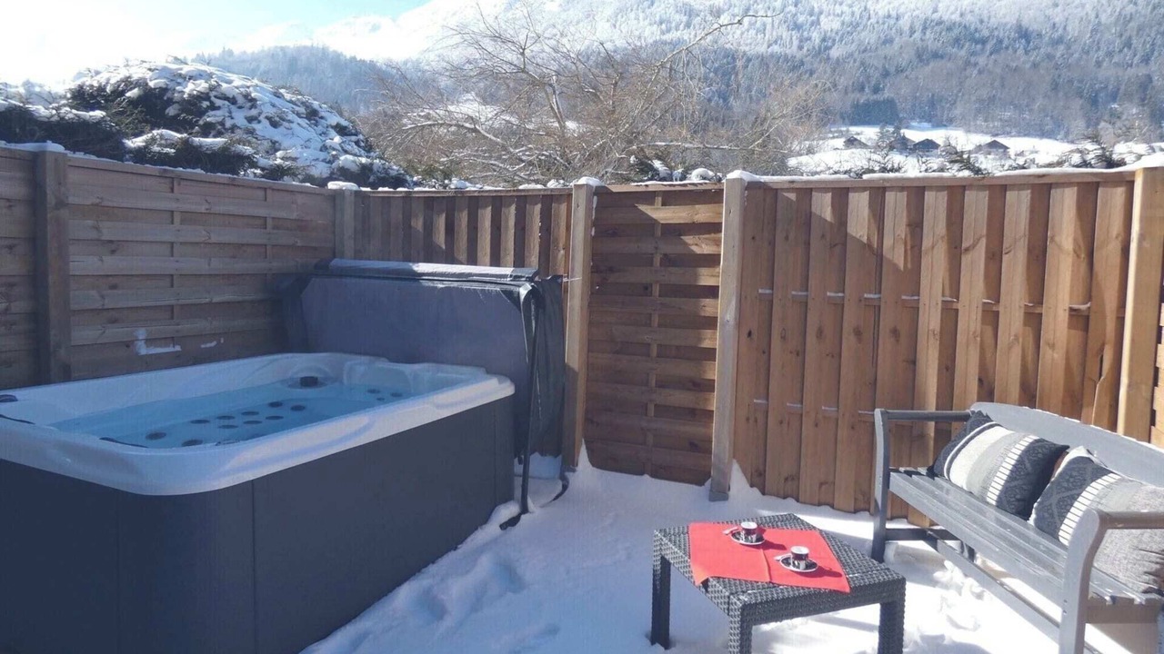 Photo of Outdoor in Thones