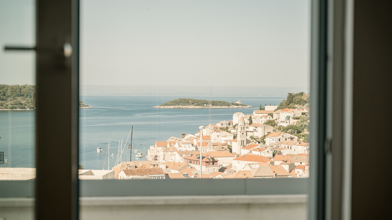 Photo of Others in Vis