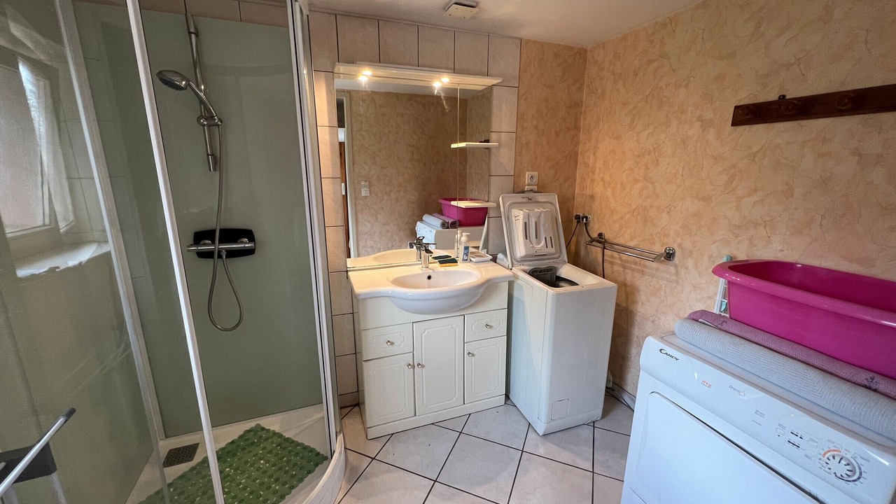 Photo of Bathroom in Taintrux