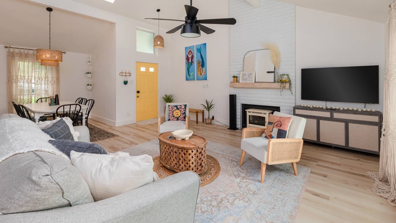 Photo of Livingroom in South Creek