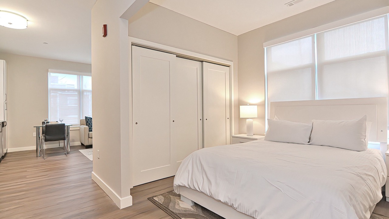 Photo of Bedroom in Central-Maverick Square - Paris Street