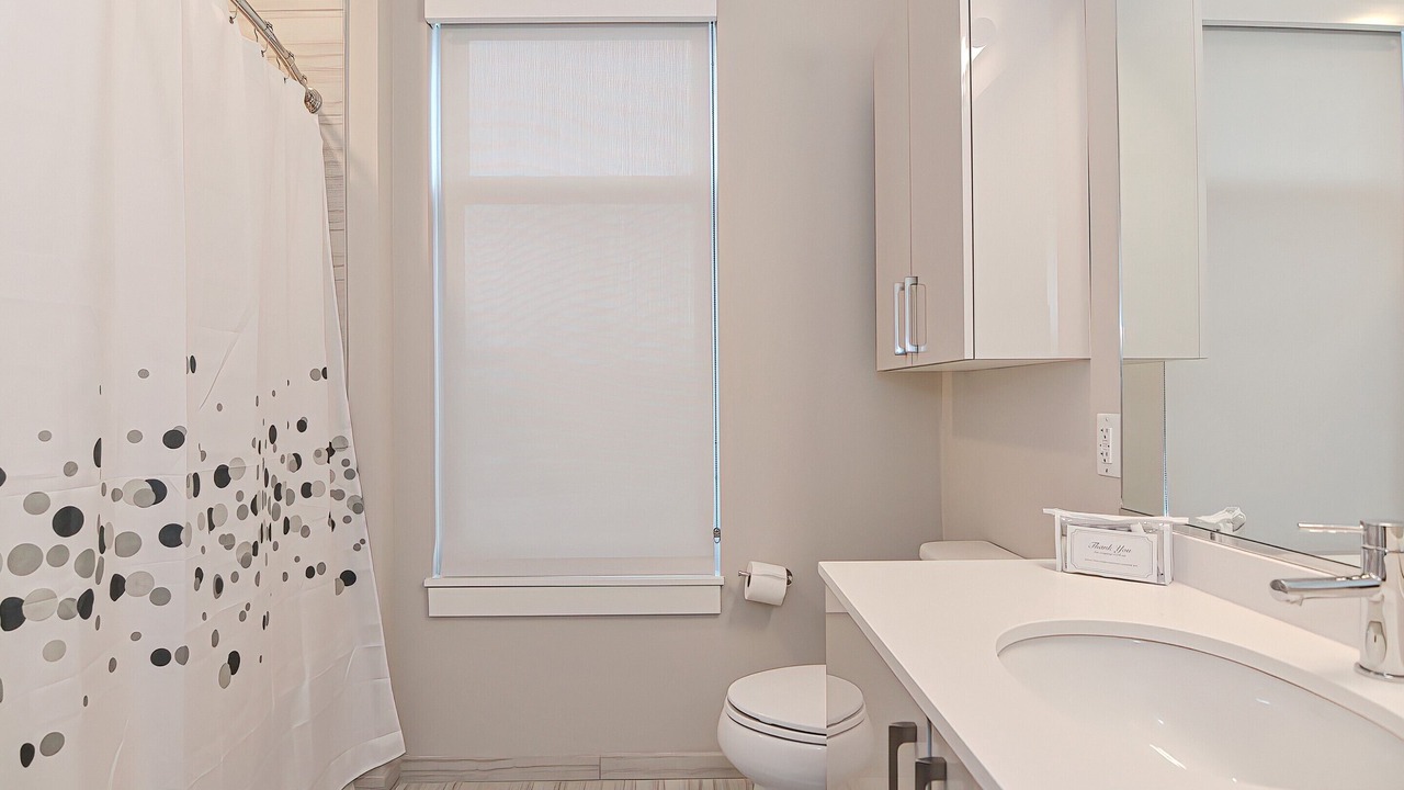 Photo of Bathroom in Central-Maverick Square - Paris Street