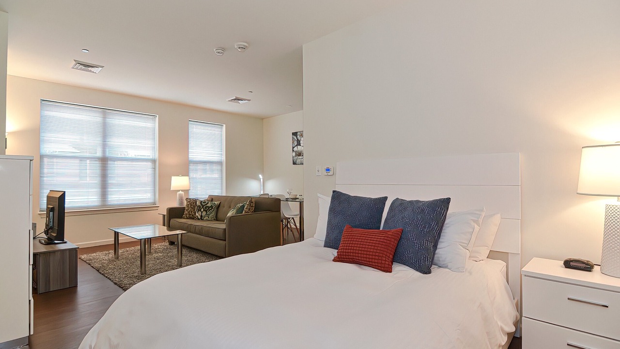 Photo of Bedroom in Central-Maverick Square - Paris Street