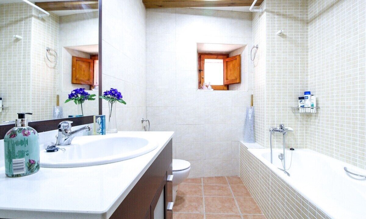 Photo of Bathroom in Colomers