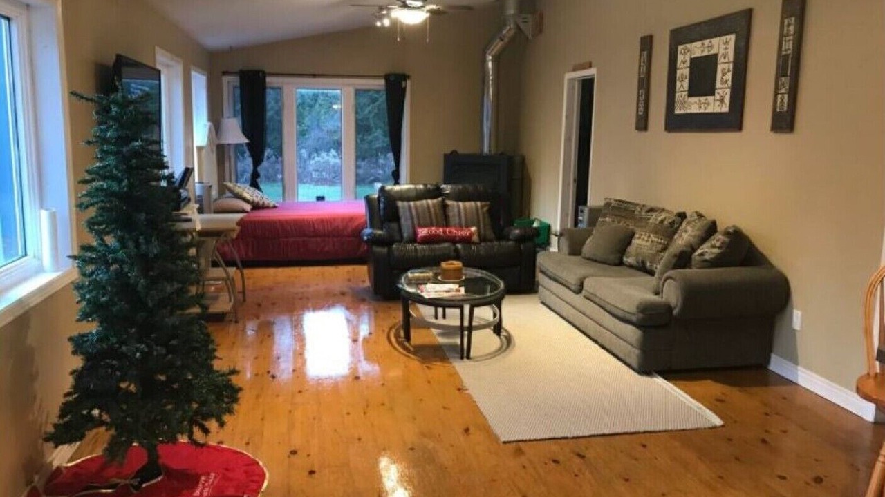 Photo of Livingroom in Quinte West