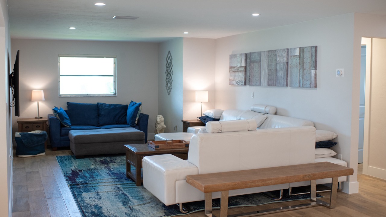 Photo of Livingroom in Yacht Club