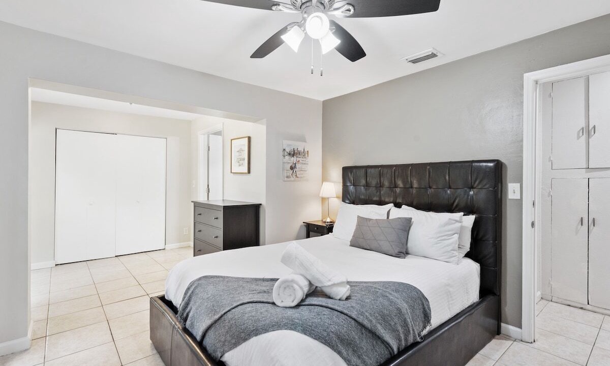 Photo of Bedroom in River Oaks