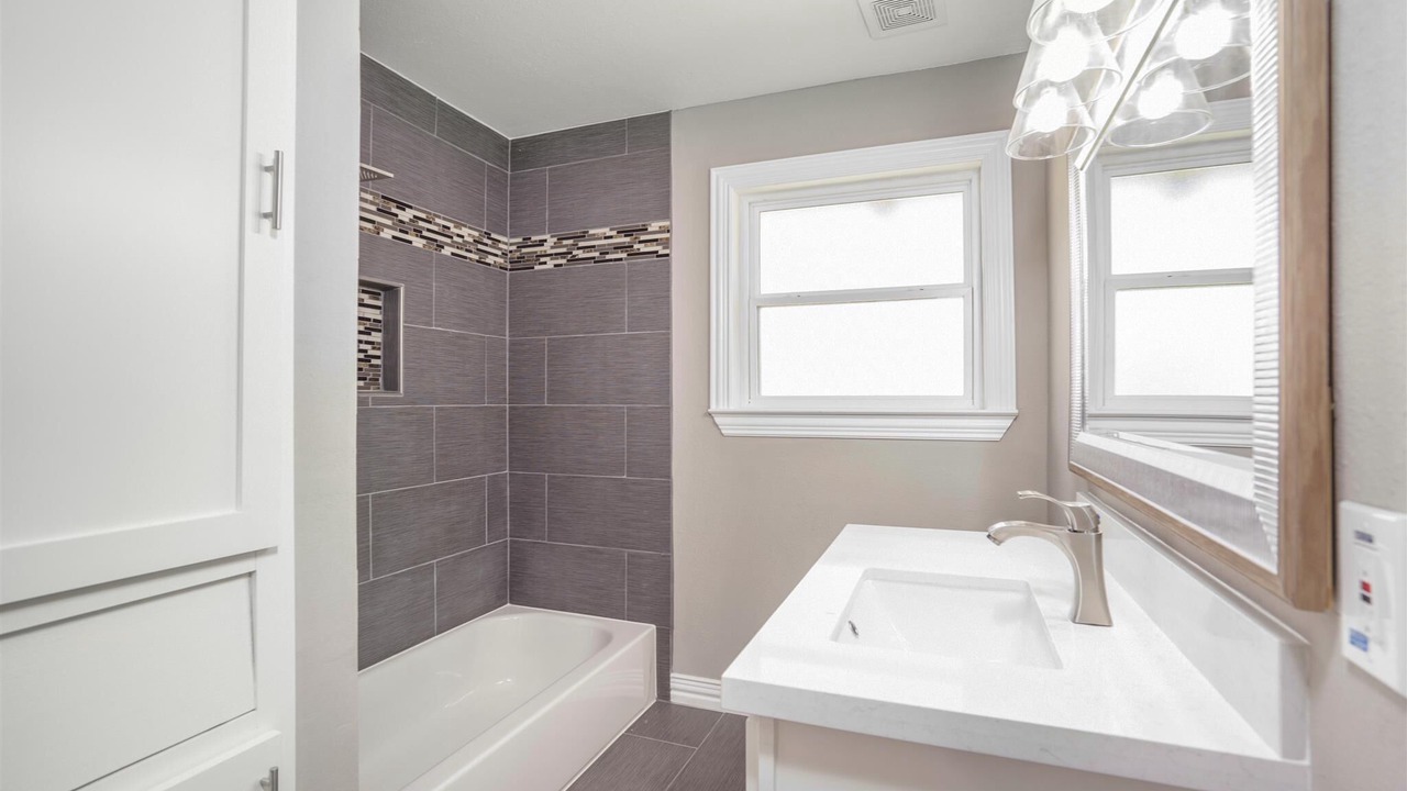 Photo of Bathroom in Garden Oaks