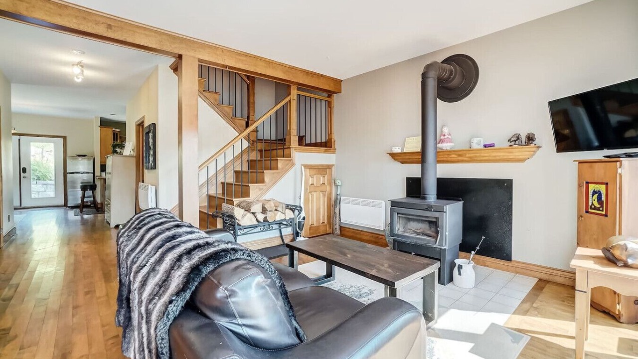 Photo of Livingroom in Val-des-Monts