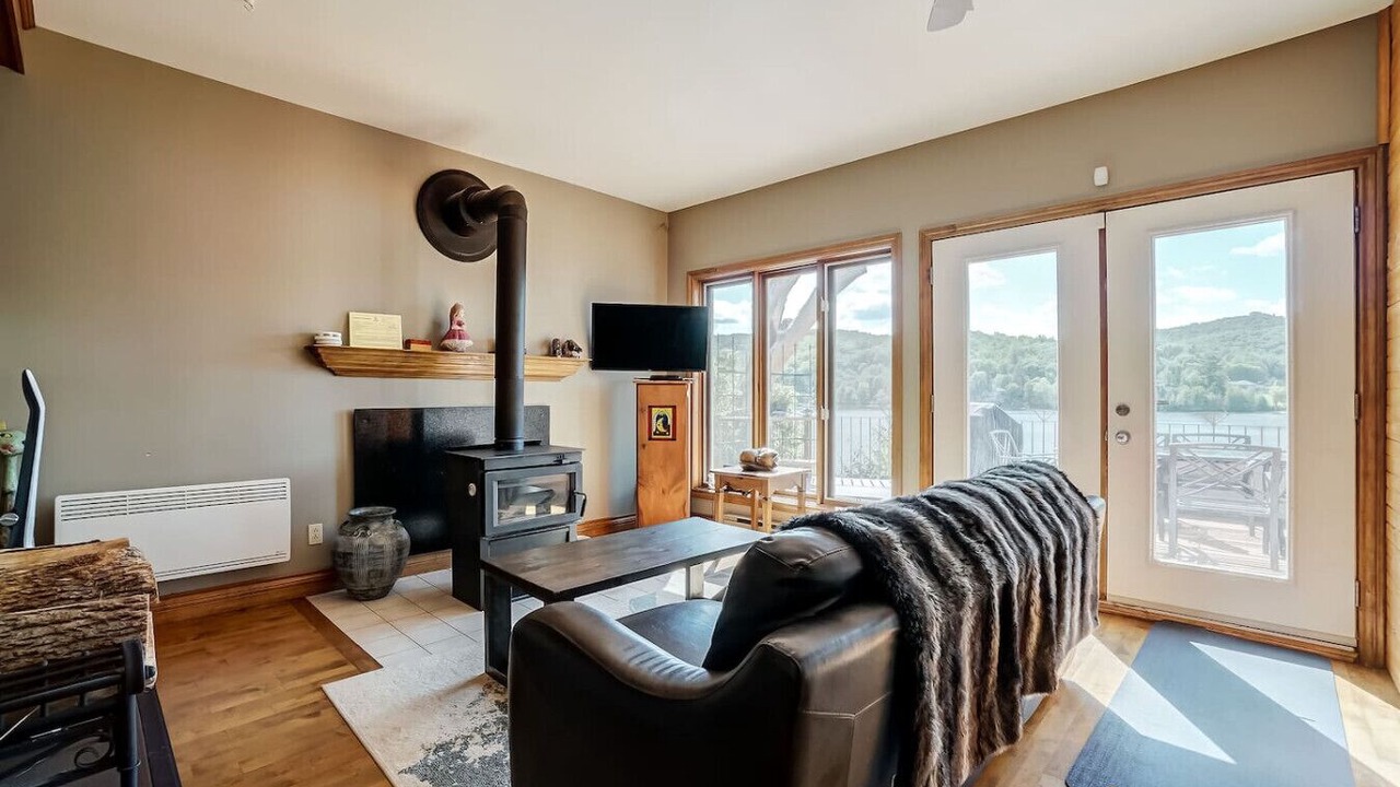 Photo of Livingroom in Val-des-Monts