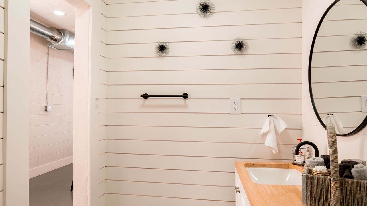 Photo of Bathroom in Pershing - Government Hill