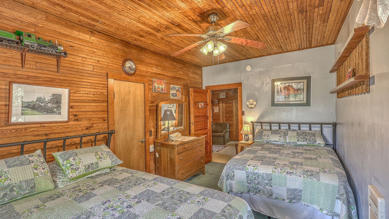 Photo of Bedroom in Lake Junaluska