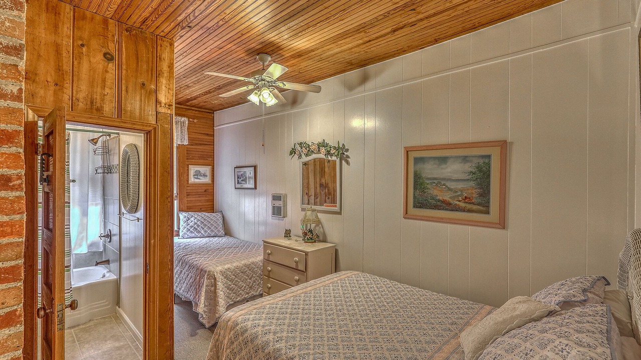 Photo of Bedroom in Lake Junaluska